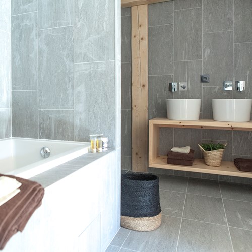 Flexiski Operated Chalet Des Cascades Les Arcs Junior Suite Bathroom
