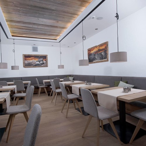 Dining room and restaurant at Hotel Fischer, ski accommodation in St Johann