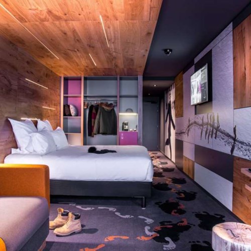 Chamonix Hotel Alpina Bedroom.JPG