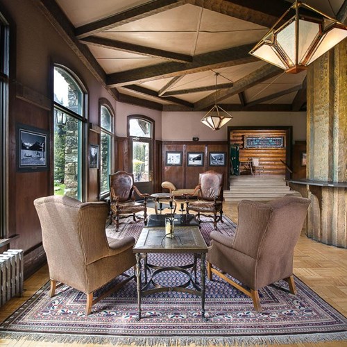 Deer Lodge-Lake Louise-seating area.JPG