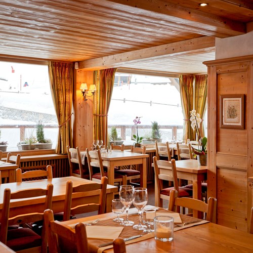 Hotel-Les-Flocons-Courchevel-France (5).jpg