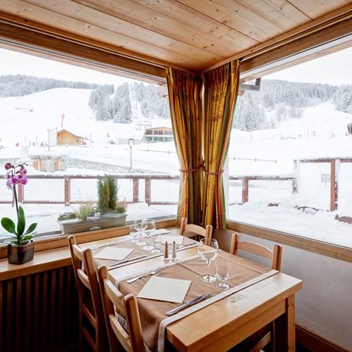 Hotel-Les-Flocons-Courchevel-France (6).jpg