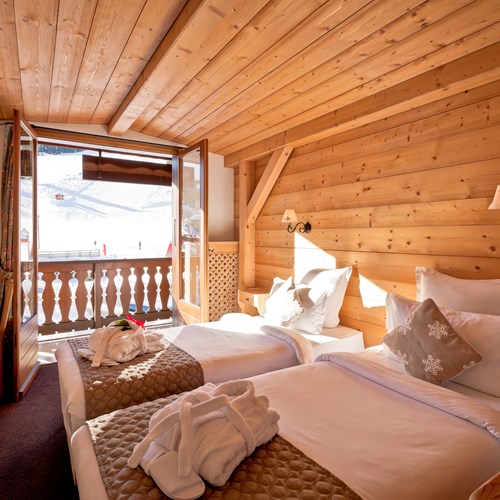 Hotel-Les-Flocons-Courchevel-France (14).jpg