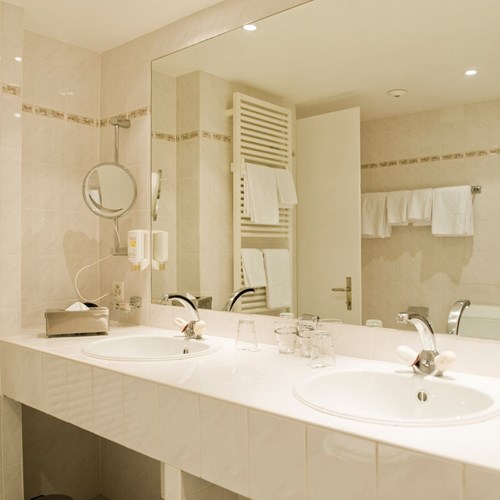 Hotel Wengener Hof-Wengen-bathroom.jpg