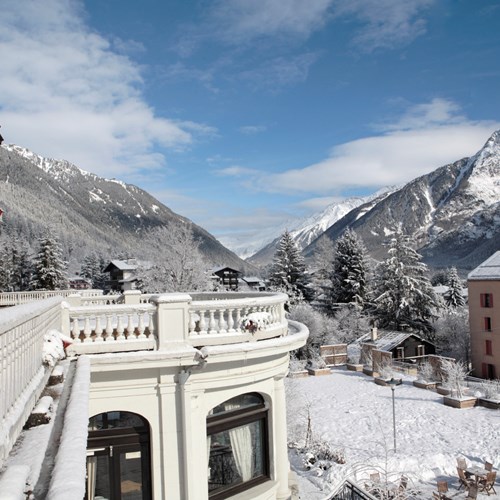 La Folie Douce Hotel-Ski in ski out hotel in Chamonix-terrace/balcony