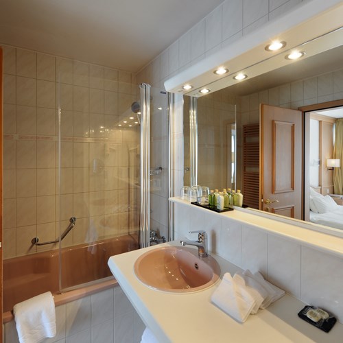 Hotel Eiger-Grindelwald ski hotel bathroom