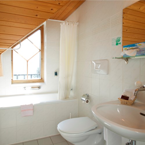 Hotel Belvedere in Wengen, bathroom