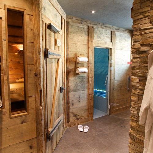 Hotel Belvedere-ski accommodation in Grindelwald-wooden wellness area