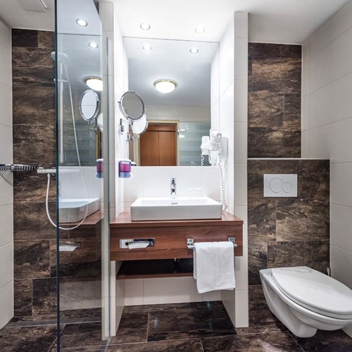 Hotel Palace, ski accommodation in Bad Hofgastein, Austria, bathroom