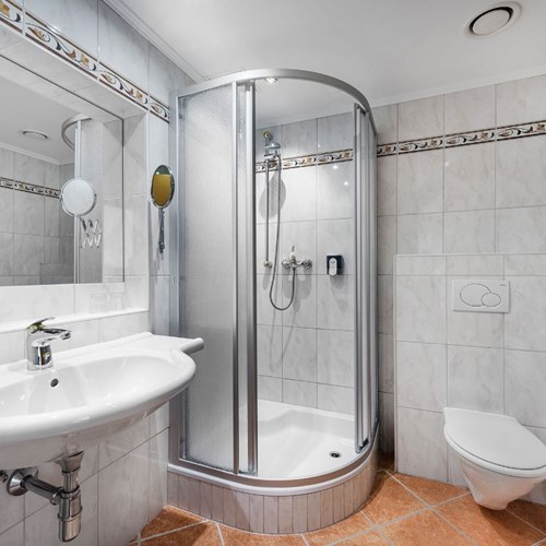 Hotel Palace, ski accommodation in Bad Hofgastein, Austria, shower room