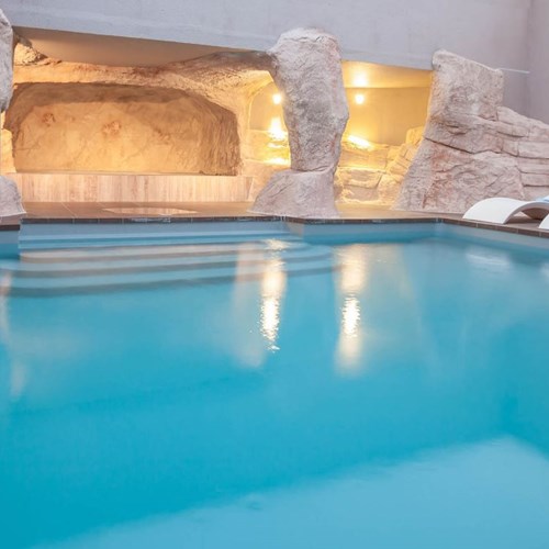 Royal Ours Blanc-Alpe d Huez-Indoor pool.JPG