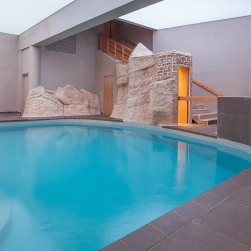 Royal Ours Blanc-Alpe d Huez-pool.JPG