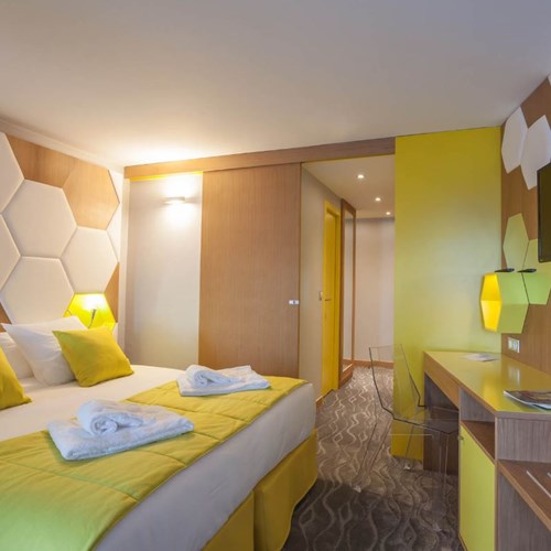 Royal Ours Blanc-Alpe d Huez-Classic room.JPG