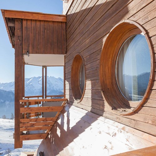 Royal Ours Blanc-Alpe d Huez-Exterior detail.JPG