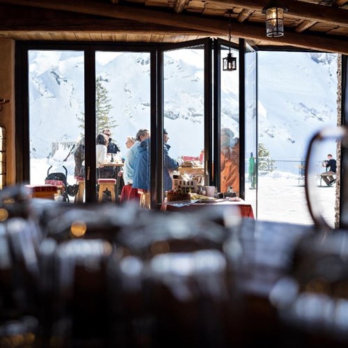 Trubsee Alpine Lodge-Engelberg ski resort-apres bar
