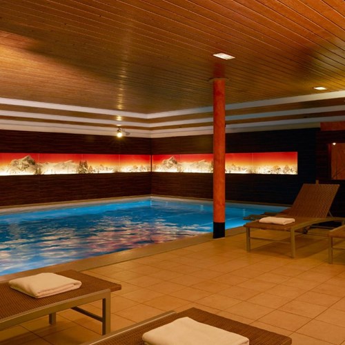 Indoor swimming pool at the H+ Hotel and spa in Engelberg